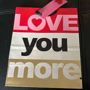 Brand new Valentines gift bag small
